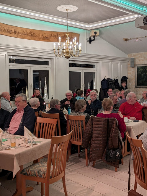 Teil des Saals in Erwartung des Essens