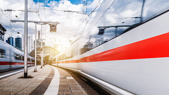 zug der Deutschen Bahn, ICE in  Frankfurt Hbf 