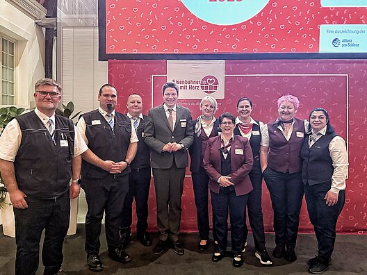 Das Bild zeigt die Preisträger der Veranstaltung "Eisenbahner mit Herz" 2026 in Potsdam