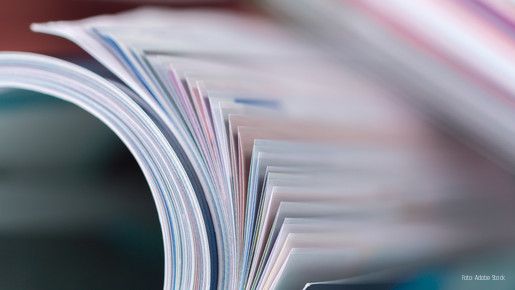 Aufgefächerte Magazinseiten