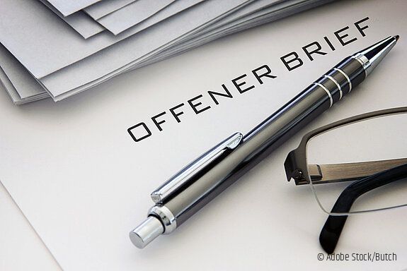 Schriftzug Offener Brief mit Kugelschreiber
